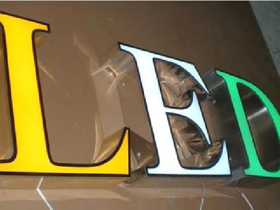 常德介绍LED招牌的基础知识。